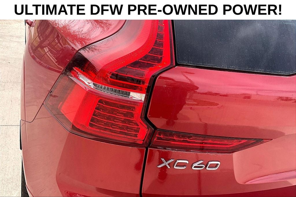 2024 Volvo XC60 B5 Ultimate Dark Theme