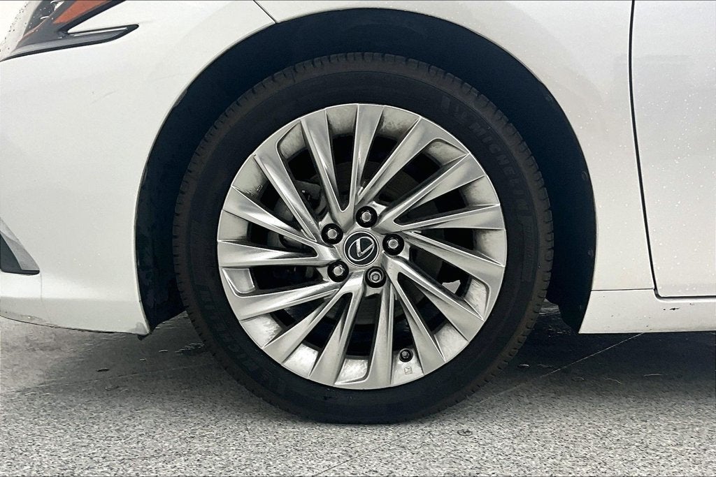 2020 Lexus ES 300h Ultra Luxury