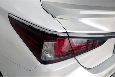 2020 Lexus ES 300h Ultra Luxury