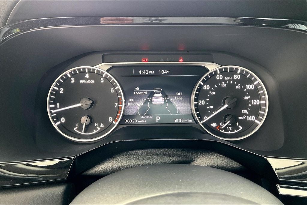 2024 Nissan Pathfinder SV