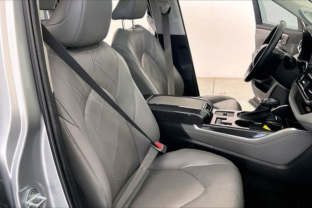 2023 Toyota Highlander Hybrid Platinum