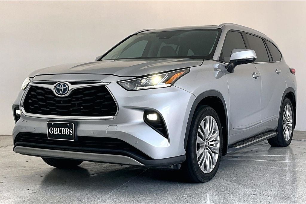 2023 Toyota Highlander Hybrid Platinum