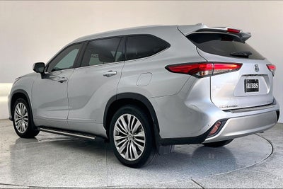 2023 Toyota Highlander Hybrid Platinum
