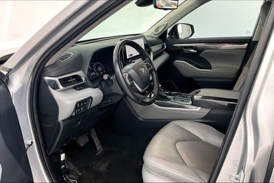 2023 Toyota Highlander Hybrid Platinum
