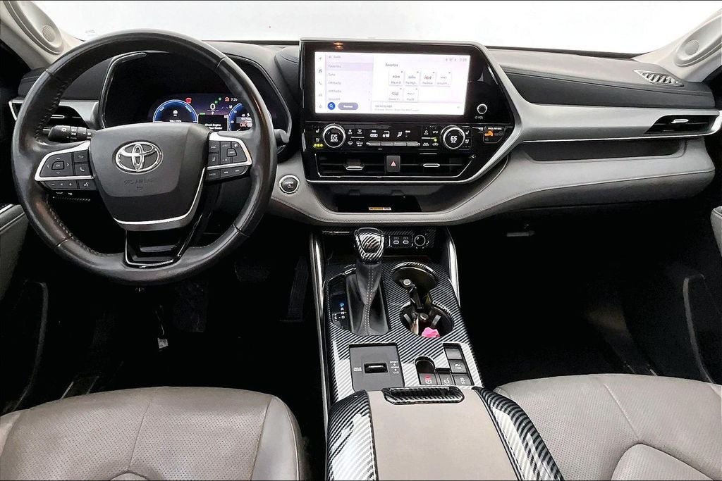 2023 Toyota Highlander Hybrid Platinum