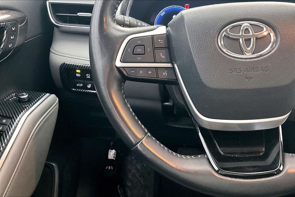 2023 Toyota Highlander Hybrid Platinum