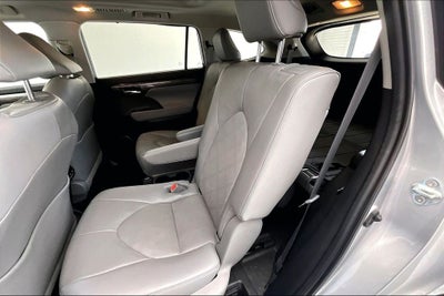 2023 Toyota Highlander Hybrid Platinum