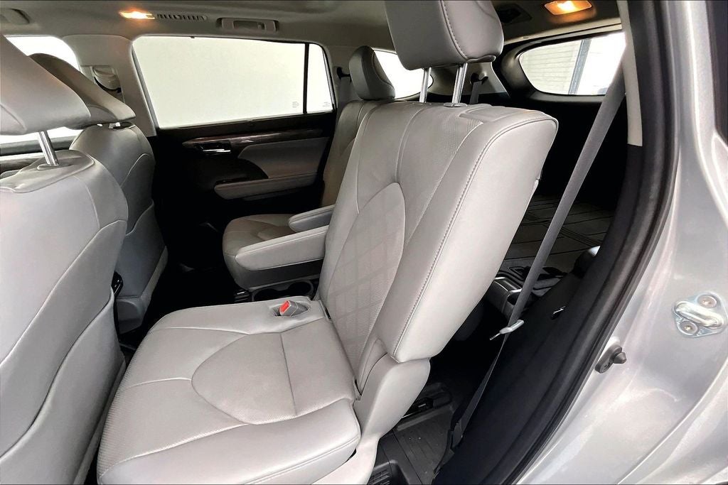 2023 Toyota Highlander Hybrid Platinum