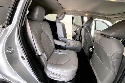 2023 Toyota Highlander Hybrid Platinum