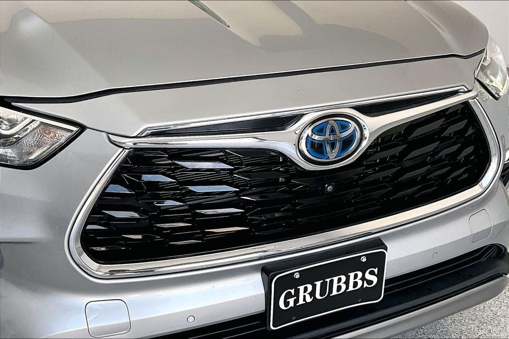 2023 Toyota Highlander Hybrid Platinum