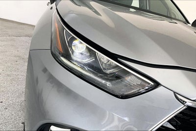 2023 Toyota Highlander Hybrid Platinum