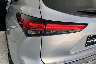 2023 Toyota Highlander Hybrid Platinum