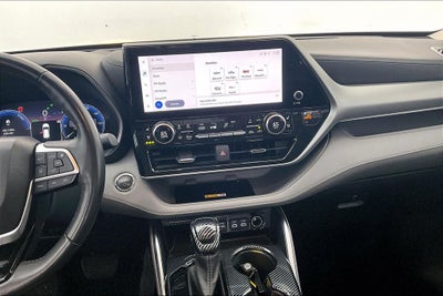 2023 Toyota Highlander Hybrid Platinum