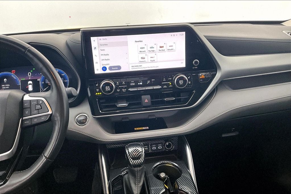2023 Toyota Highlander Hybrid Platinum