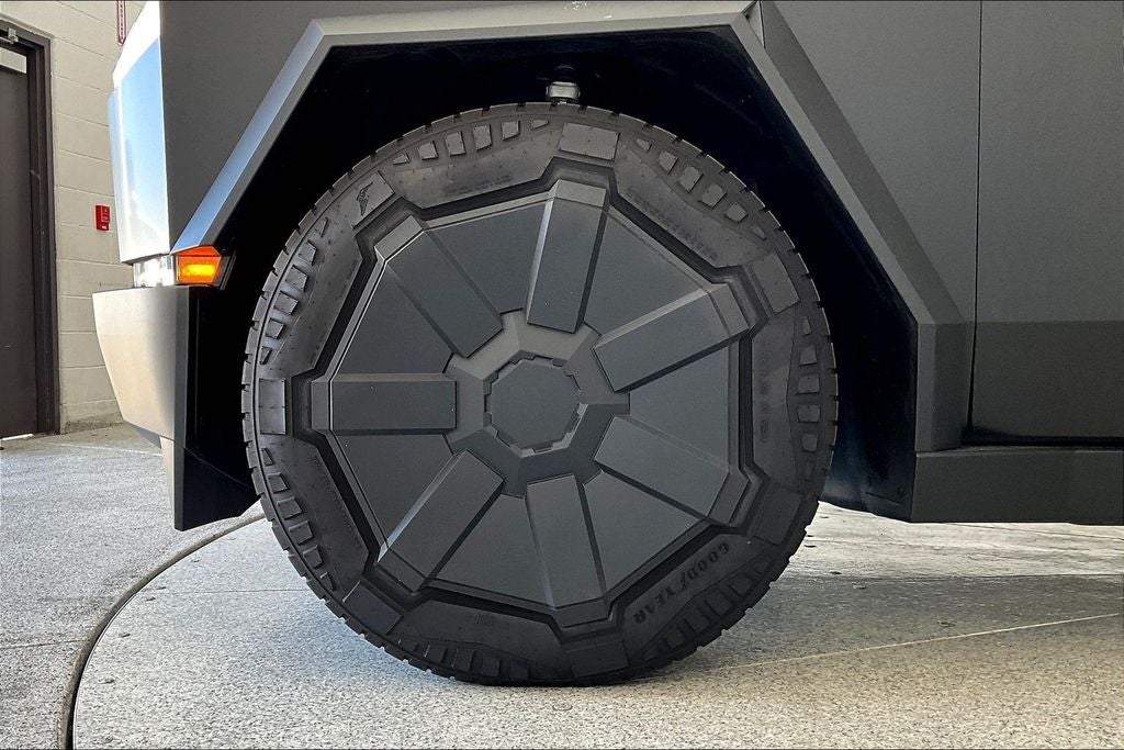 2024 Tesla Cybertruck Cyberbeast
