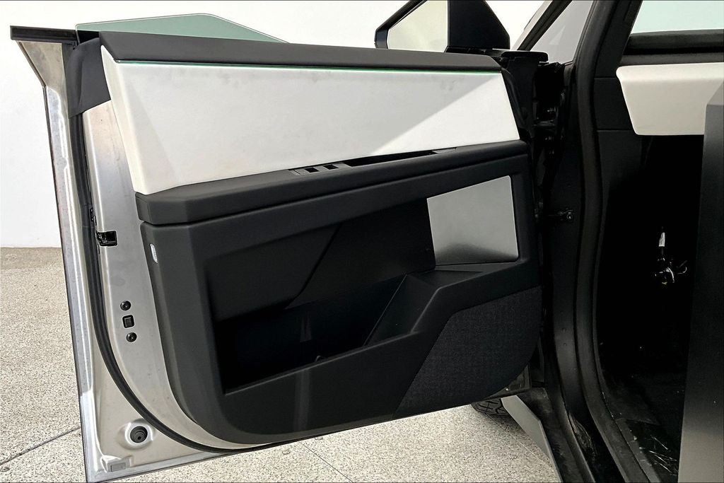 2024 Tesla Cybertruck Cyberbeast