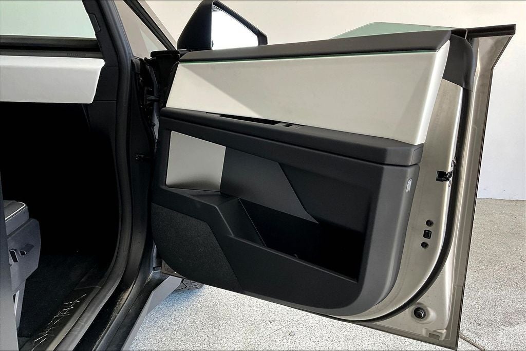 2024 Tesla Cybertruck Cyberbeast