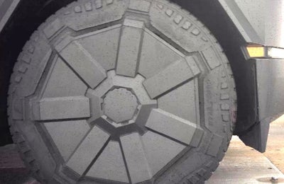 2024 Tesla Cybertruck Cyberbeast