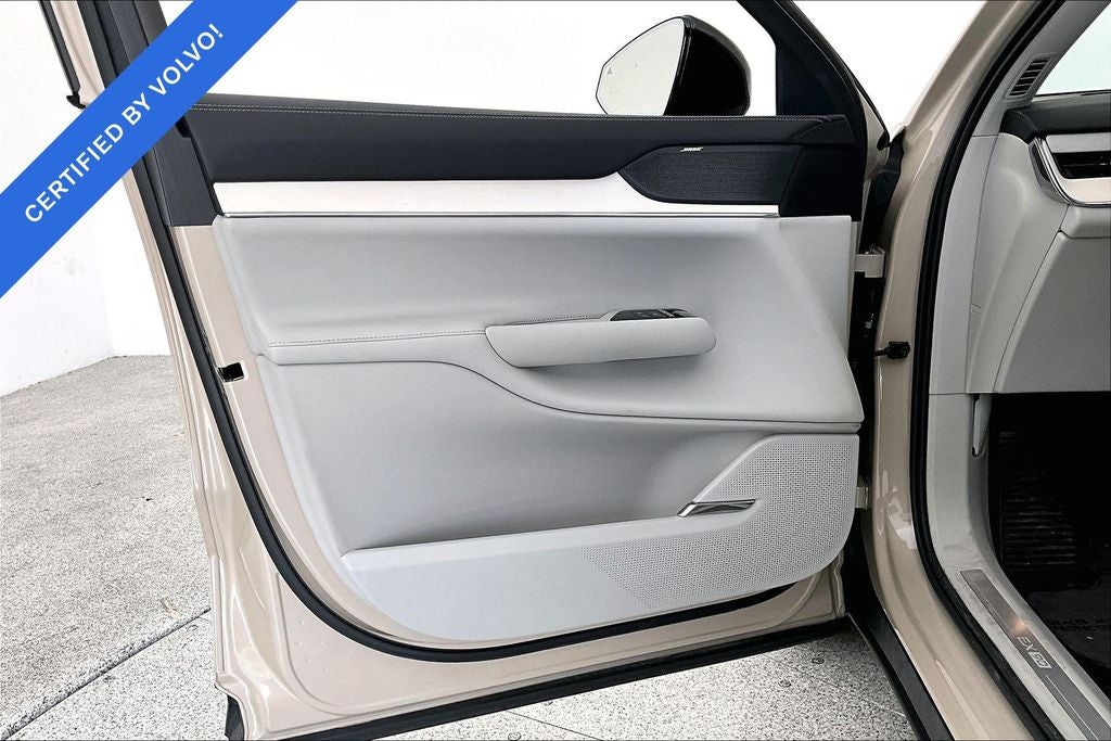 2025 Volvo EX90 Twin Motor Plus 6-Seater