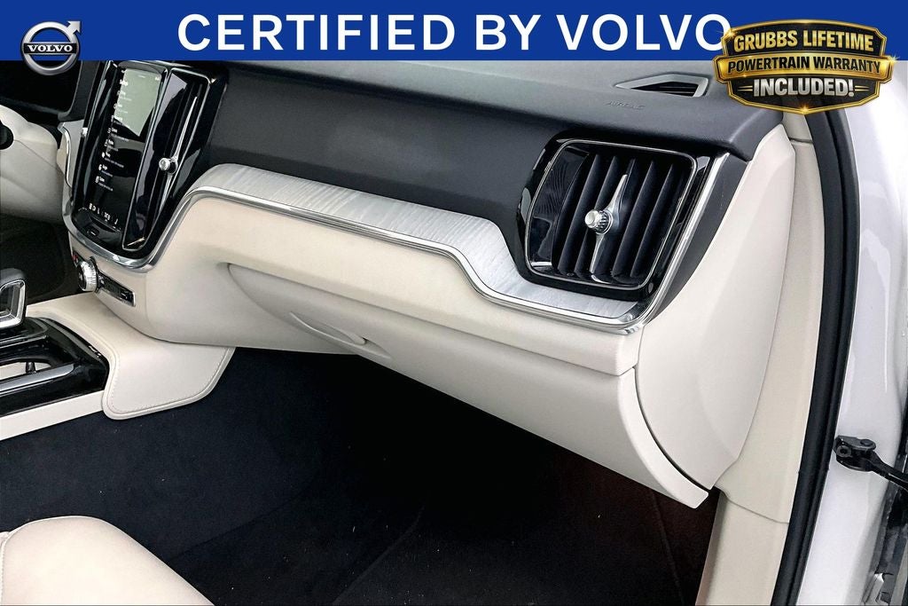 2025 Volvo S60 Plug-In Hybrid T8 Plus