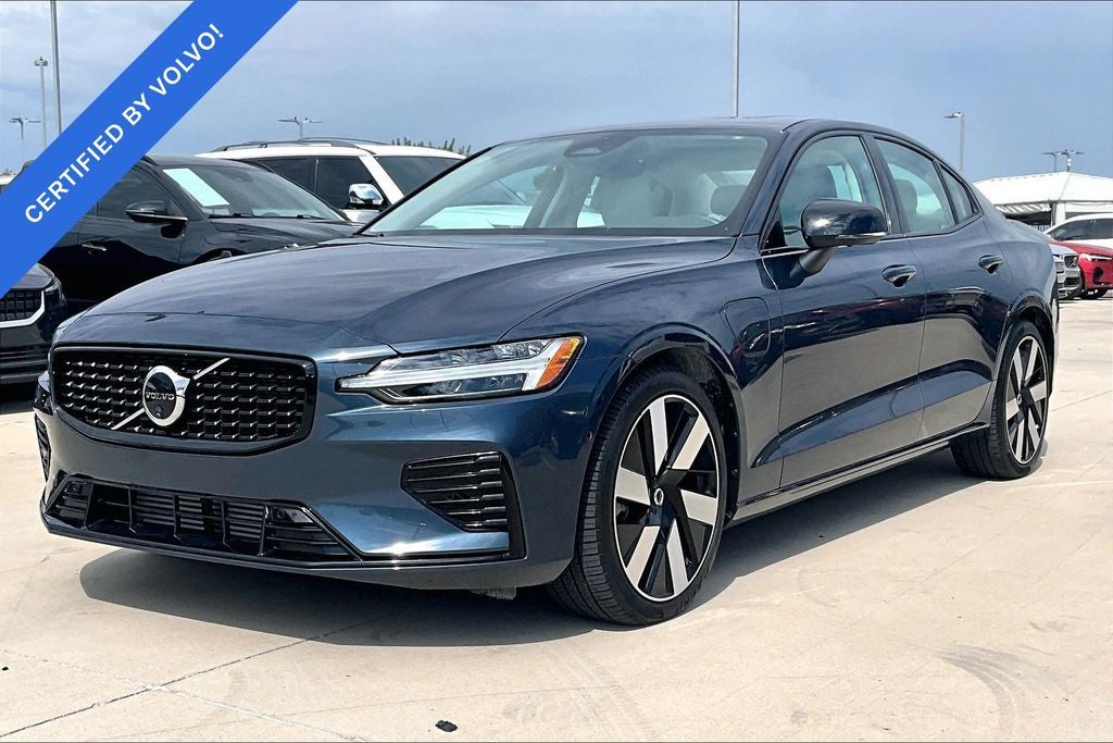 2024 Volvo S60 Recharge Plug-In Hybrid T8 Plus Dark Theme
