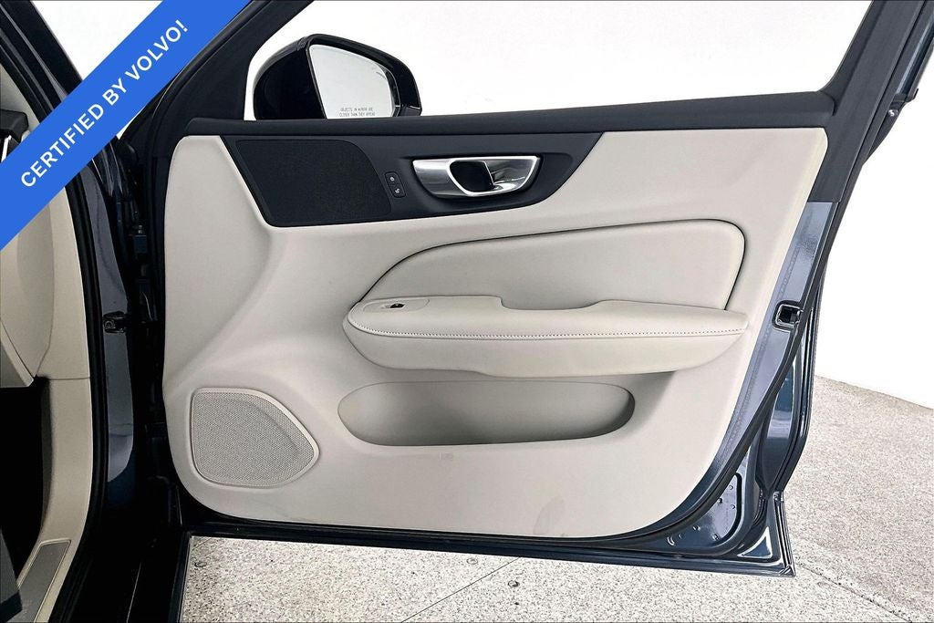 2024 Volvo S60 Recharge Plug-In Hybrid T8 Plus Dark Theme