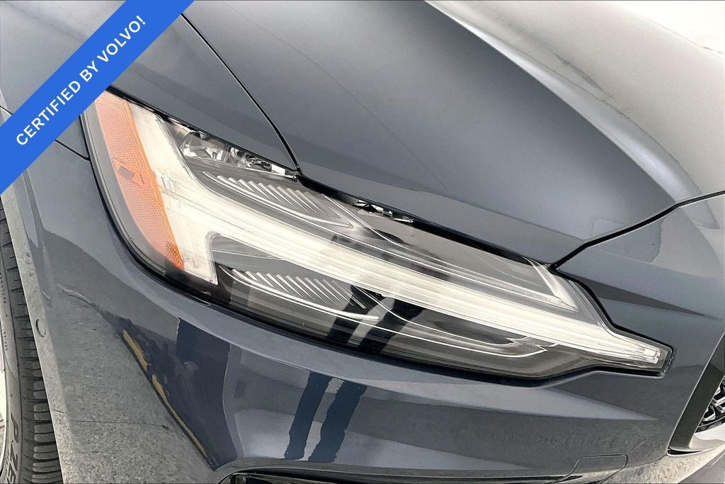 2024 Volvo S60 Recharge Plug-In Hybrid T8 Plus Dark Theme