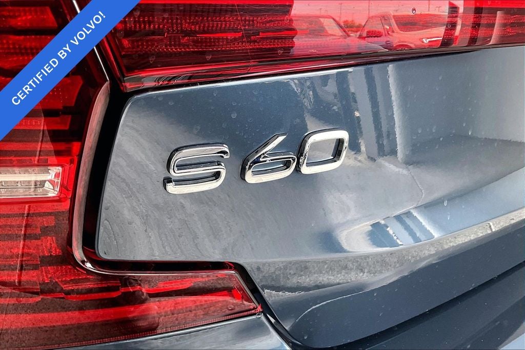 2024 Volvo S60 Recharge Plug-In Hybrid T8 Plus Dark Theme