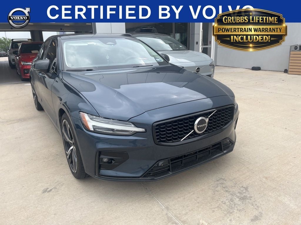 2024 Volvo S60 B5 Core Dark Theme