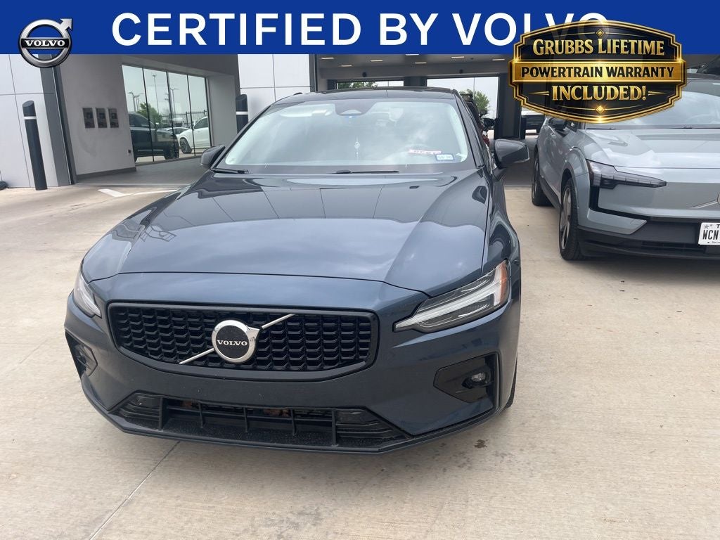 2024 Volvo S60 B5 Core Dark Theme
