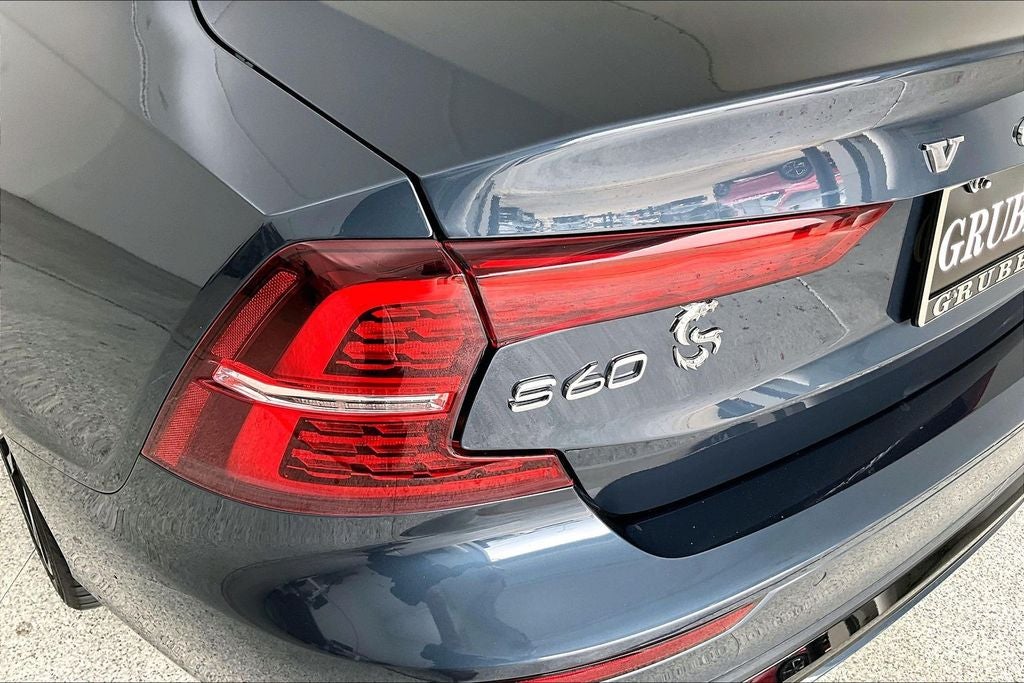 2024 Volvo S60 B5 Core Dark Theme