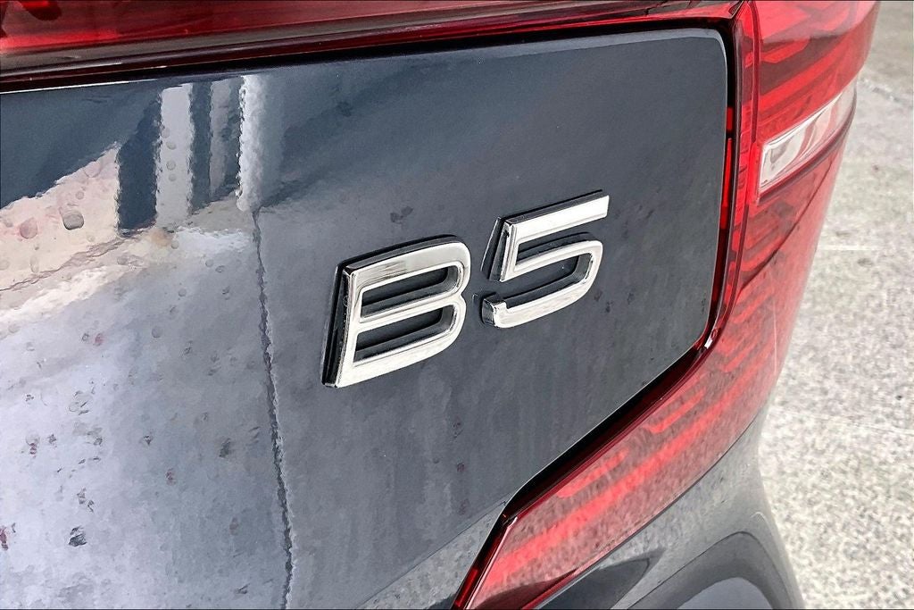 2024 Volvo S60 B5 Core Dark Theme