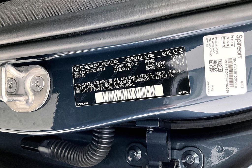 2024 Volvo S60 B5 Core Dark Theme