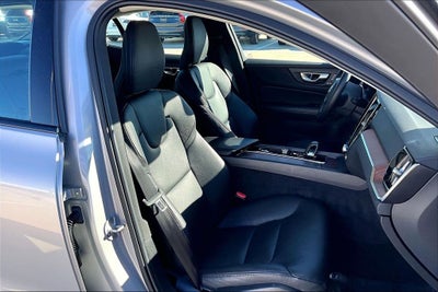 2024 Volvo S60 B5 Plus Dark Theme