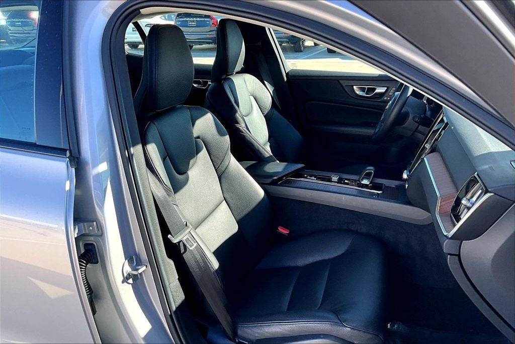 2024 Volvo S60 B5 Plus Dark Theme