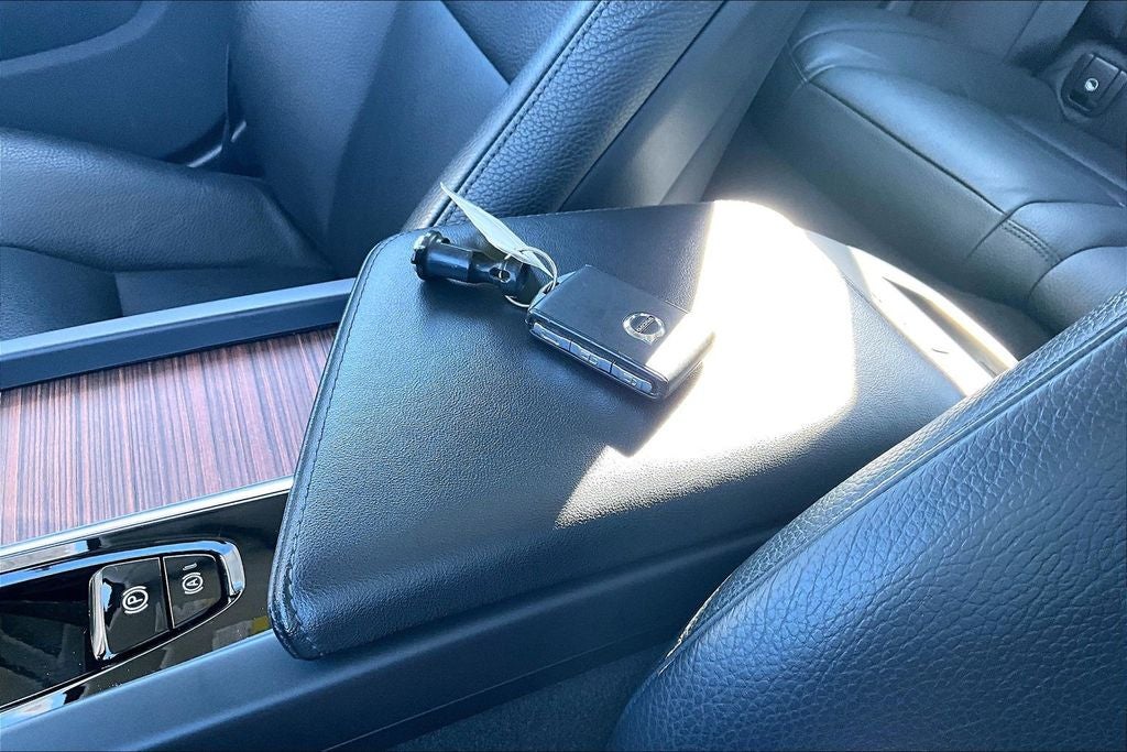 2024 Volvo S60 B5 Plus Dark Theme