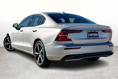 2024 Volvo S60 B5 Plus Dark Theme