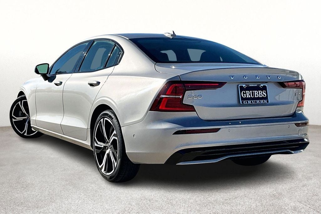 2024 Volvo S60 B5 Plus Dark Theme