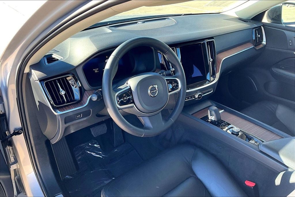 2024 Volvo S60 B5 Plus Dark Theme