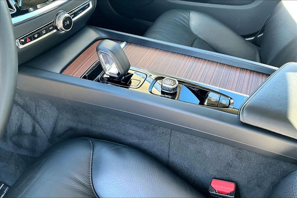 2024 Volvo S60 B5 Plus Dark Theme