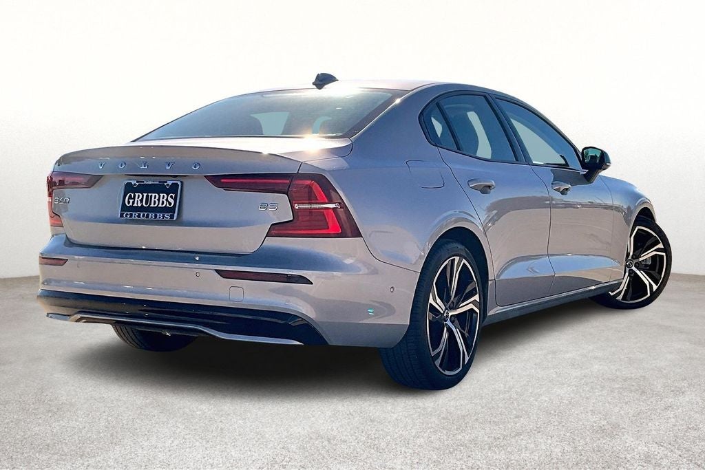2024 Volvo S60 B5 Plus Dark Theme