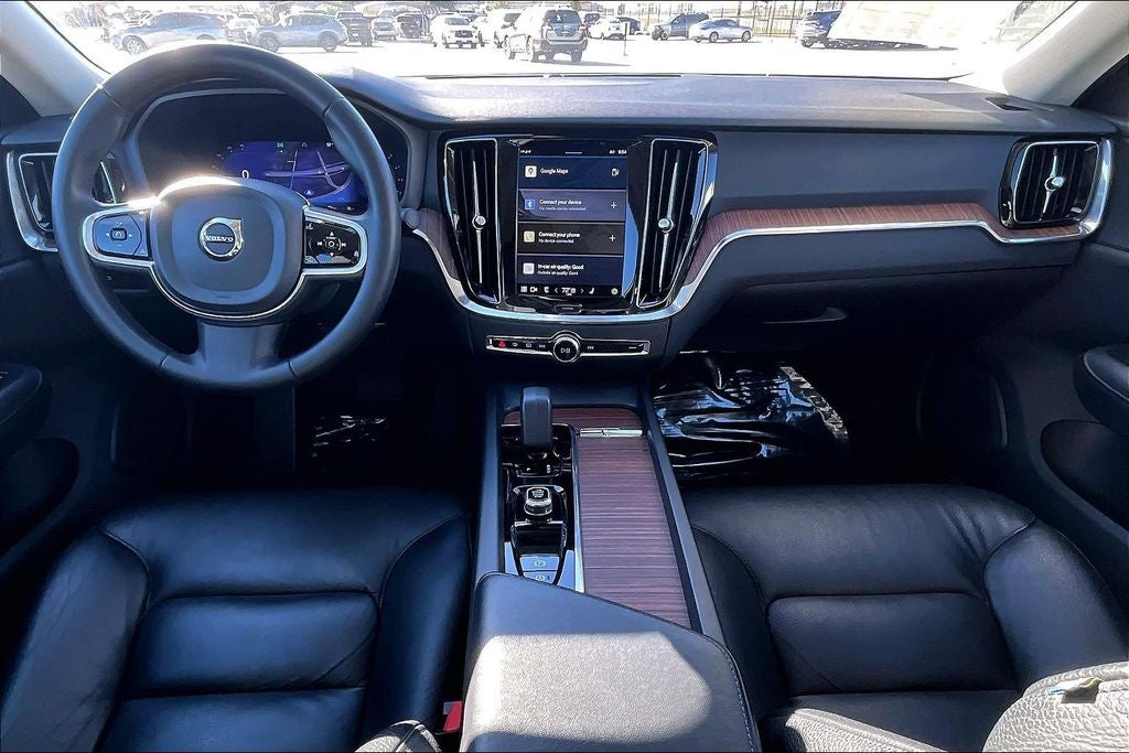 2024 Volvo S60 B5 Plus Dark Theme