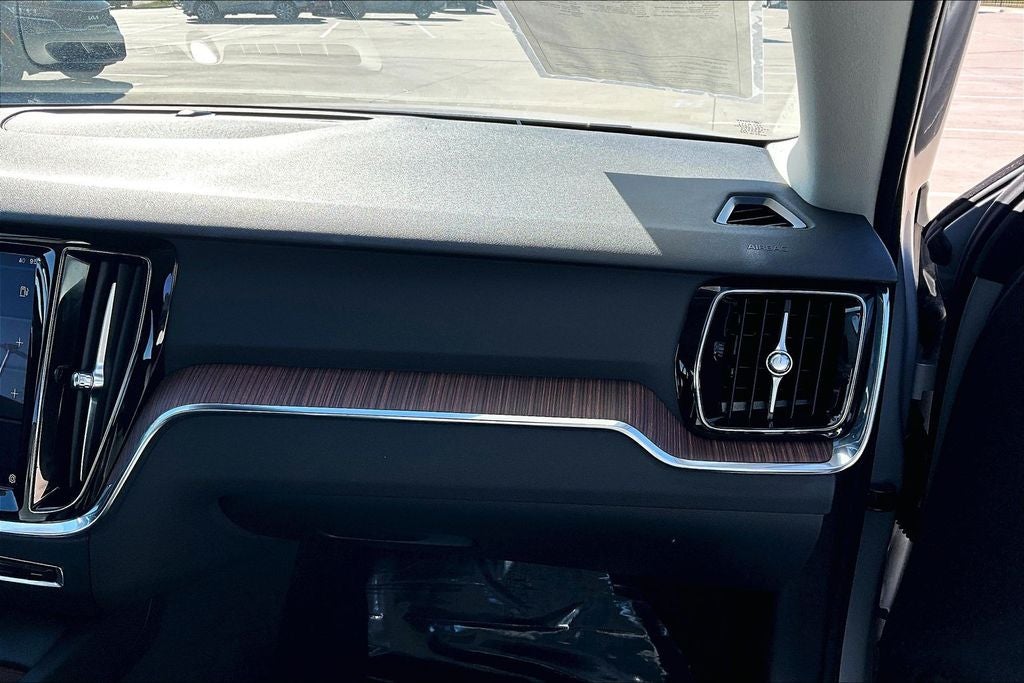 2024 Volvo S60 B5 Plus Dark Theme