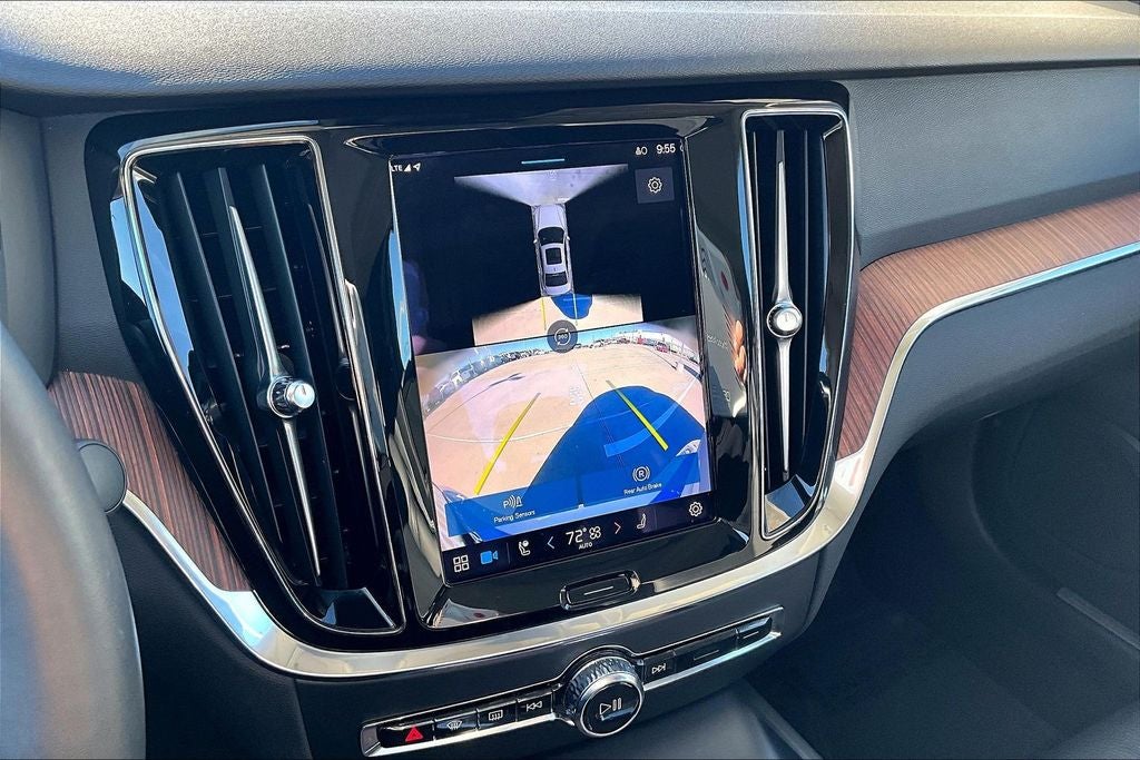 2024 Volvo S60 B5 Plus Dark Theme