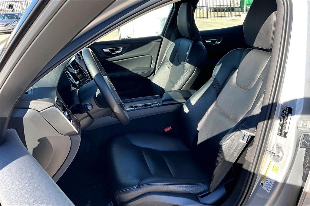 2024 Volvo S60 B5 Plus Dark Theme