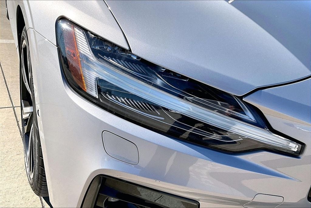 2024 Volvo S60 B5 Plus Dark Theme