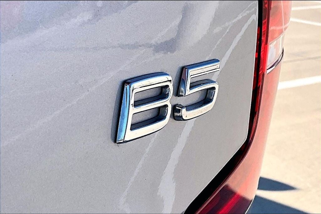 2024 Volvo S60 B5 Plus Dark Theme