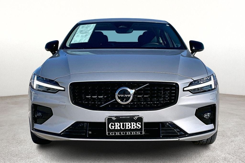 2024 Volvo S60 B5 Plus Dark Theme