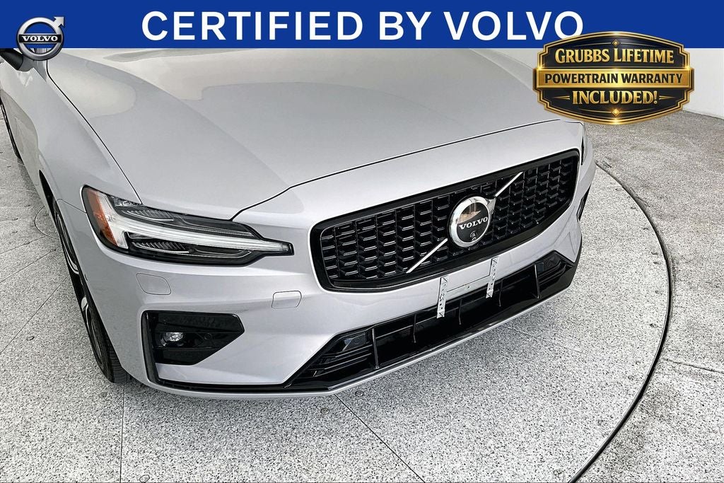 2024 Volvo S60 B5 Plus Dark Theme
