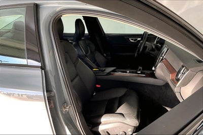 2024 Volvo S60 B5 Plus Dark Theme